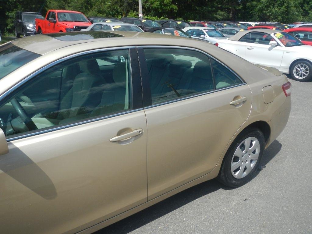 Toyota Camry LE 6-Spd AT 2011