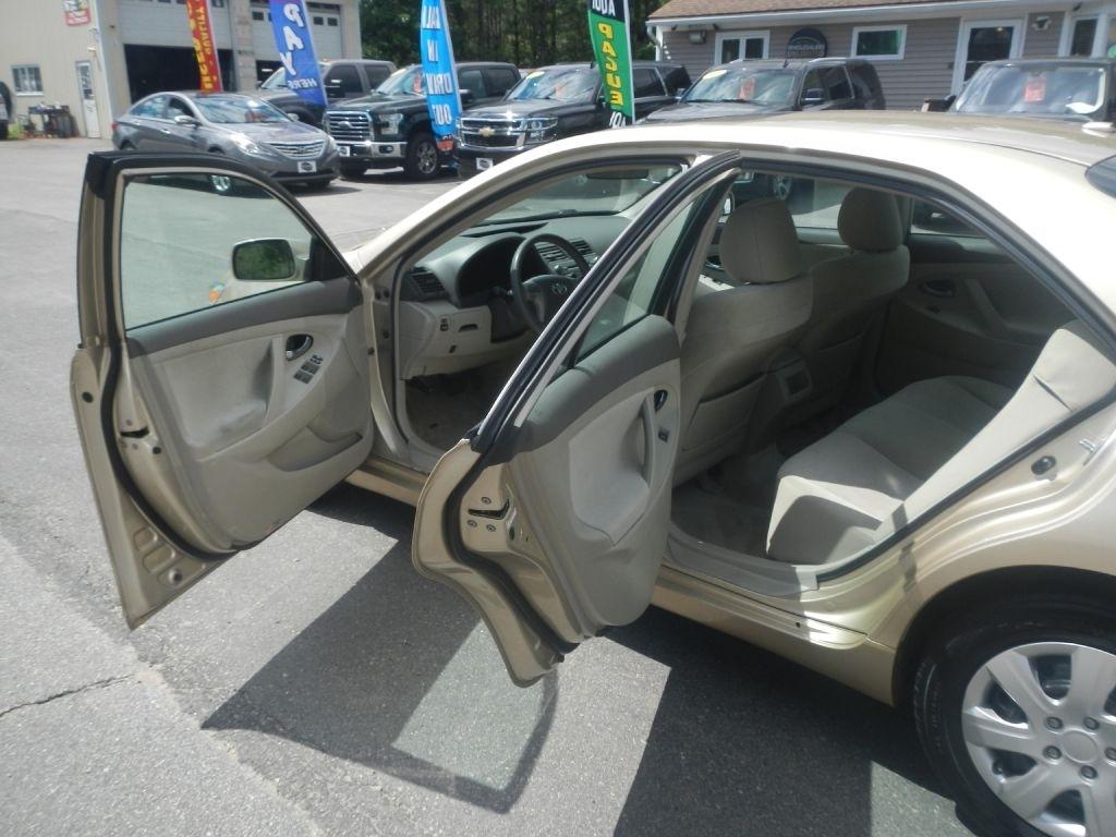 Toyota Camry LE 6-Spd AT 2011