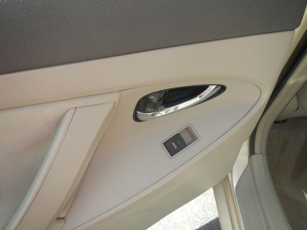 Toyota Camry LE 6-Spd AT 2011