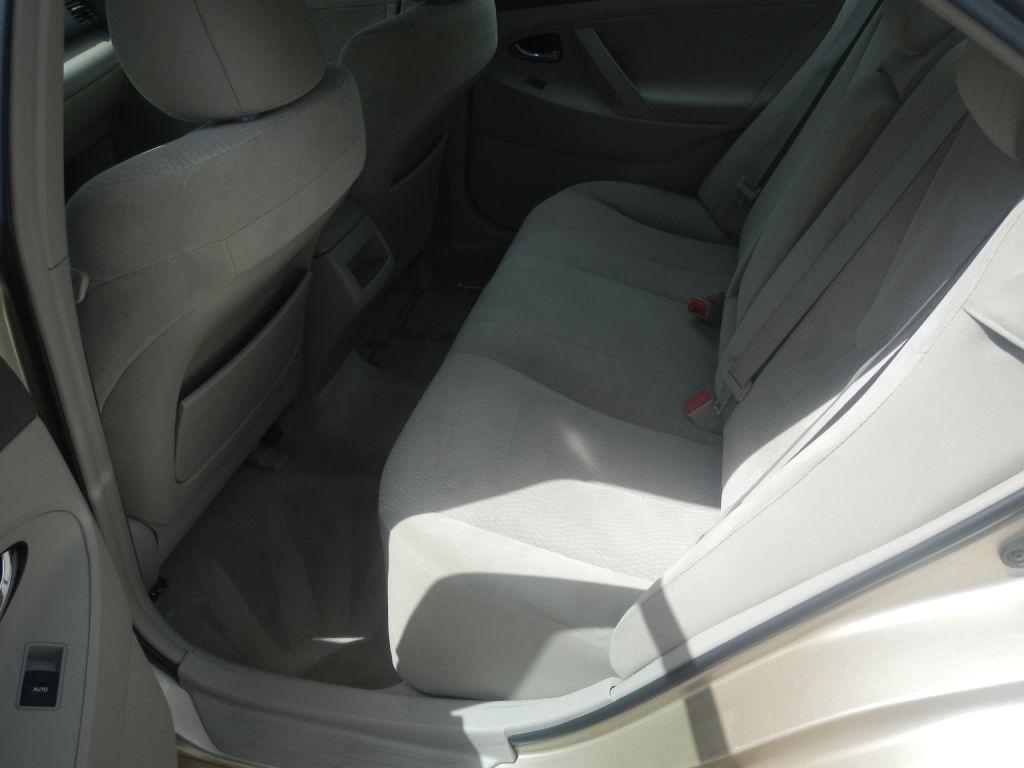 Toyota Camry LE 6-Spd AT 2011