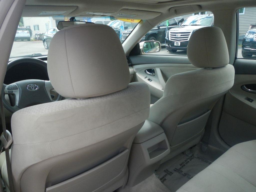 Toyota Camry LE 6-Spd AT 2011