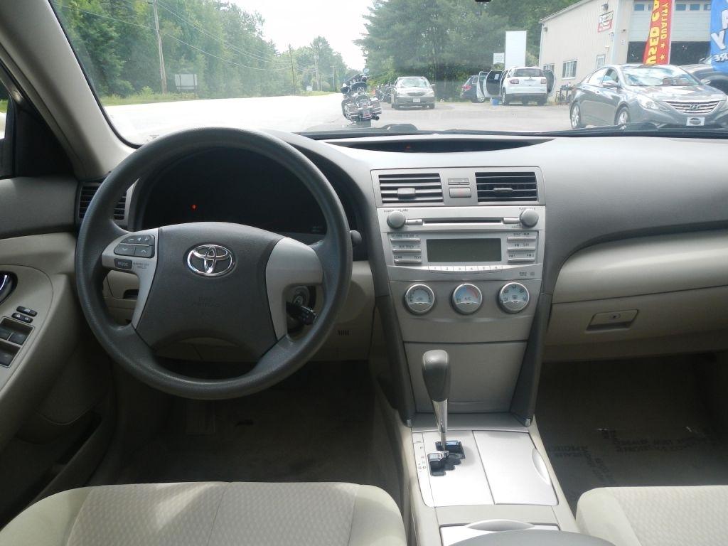 Toyota Camry LE 6-Spd AT 2011