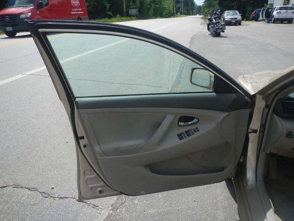 Toyota Camry LE 6-Spd AT 2011