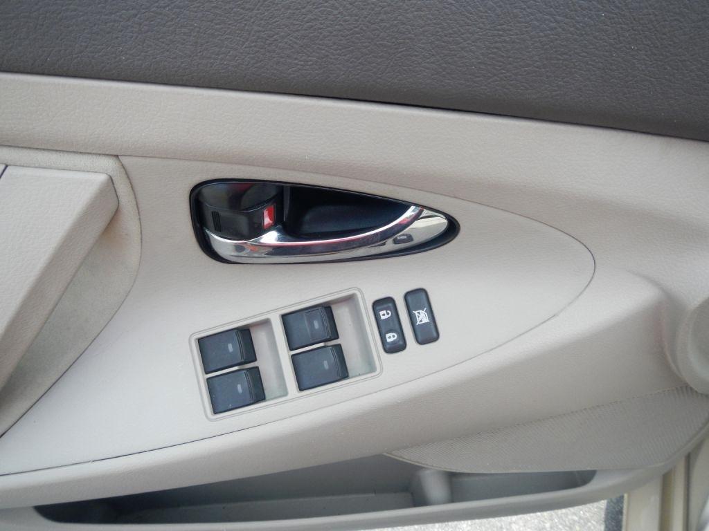 Toyota Camry LE 6-Spd AT 2011