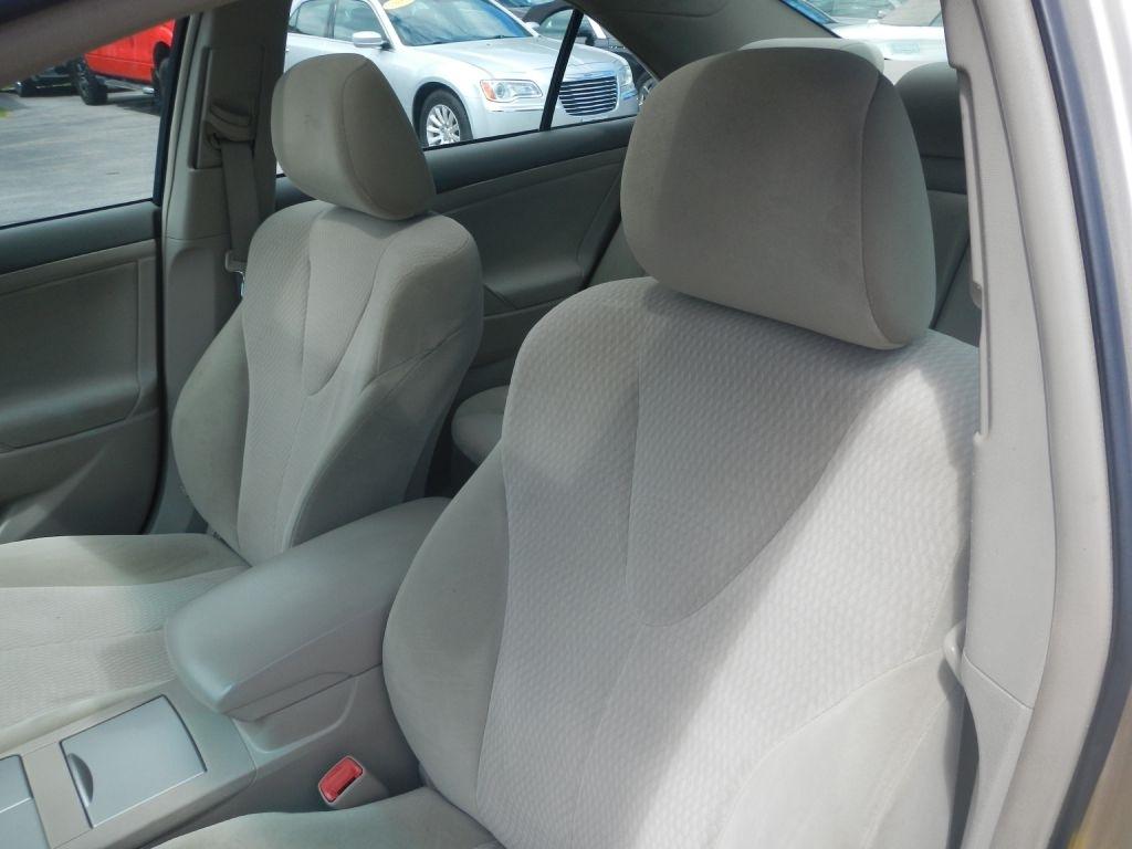Toyota Camry LE 6-Spd AT 2011