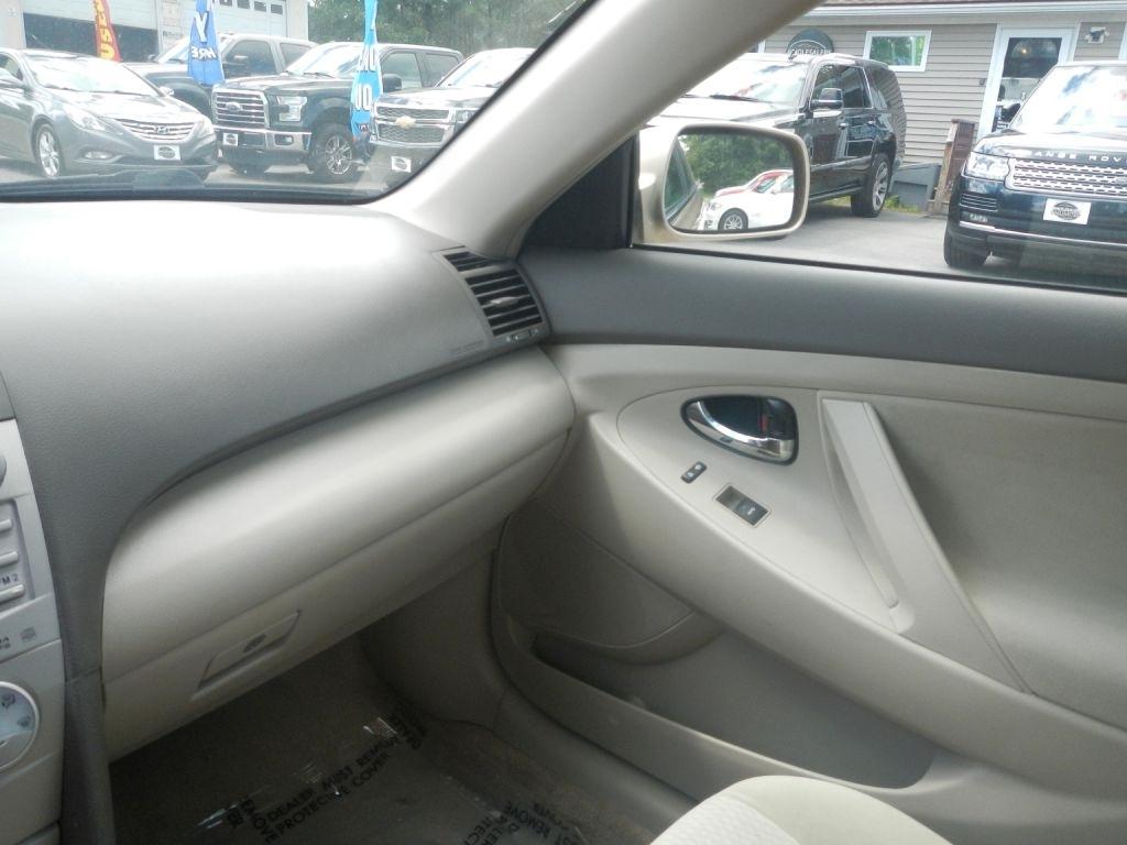 Toyota Camry LE 6-Spd AT 2011