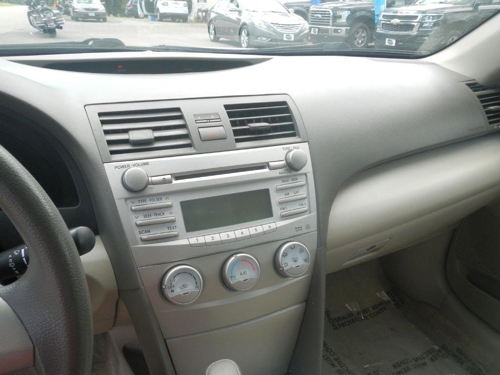 Toyota Camry LE 6-Spd AT 2011