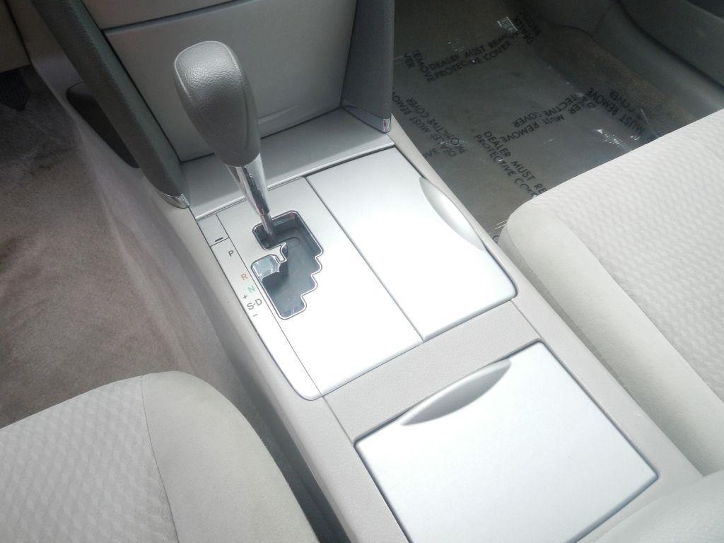 Toyota Camry LE 6-Spd AT 2011