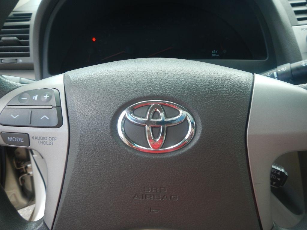 Toyota Camry LE 6-Spd AT 2011