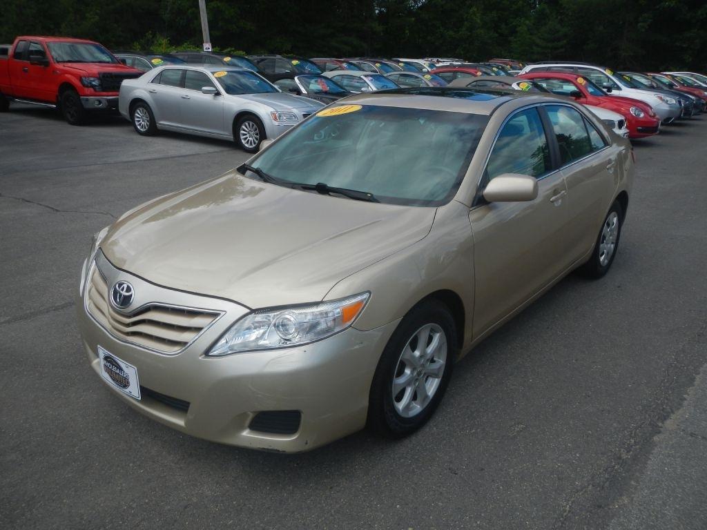 Toyota Camry LE 6-Spd AT 2011