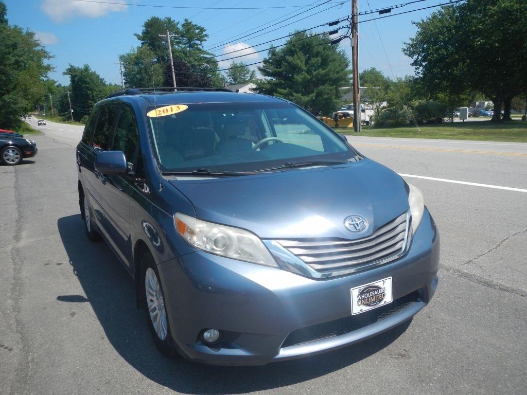 Toyota Sienna XLE FWD 8-Passenger V6 2013