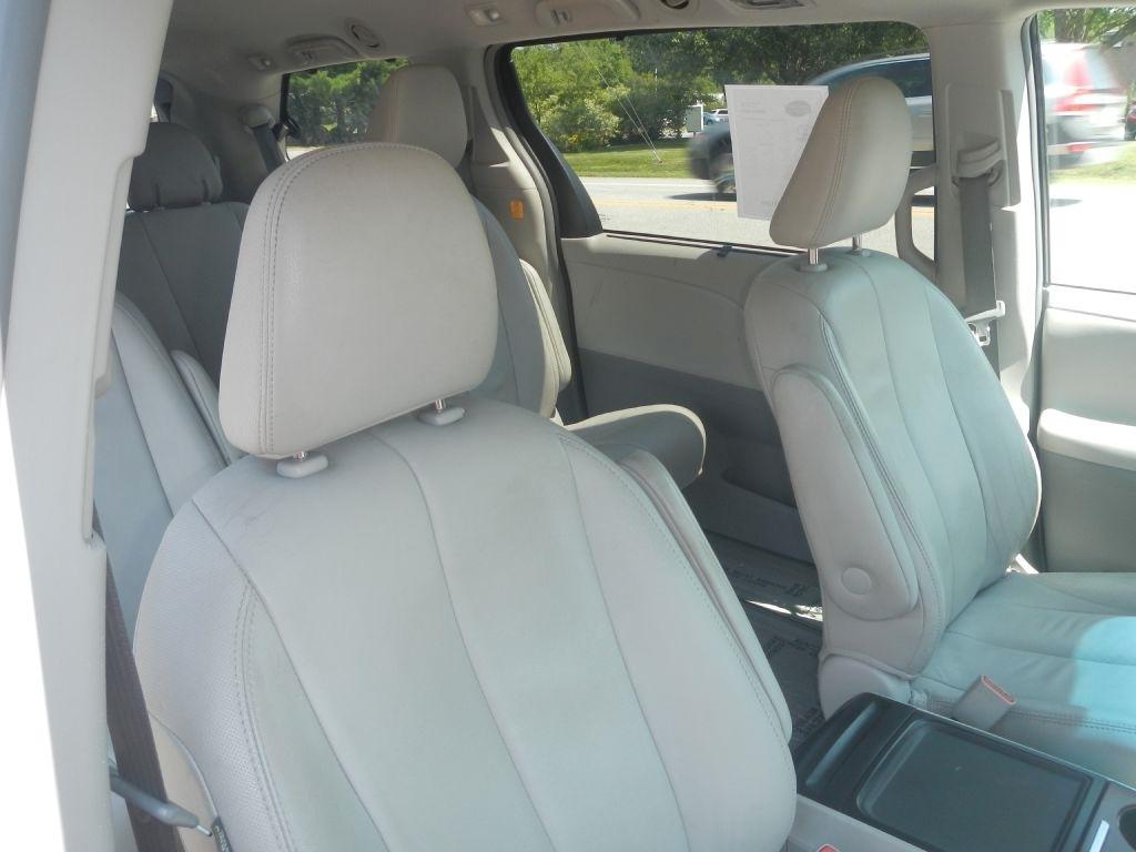 Toyota Sienna XLE FWD 8-Passenger V6 2013