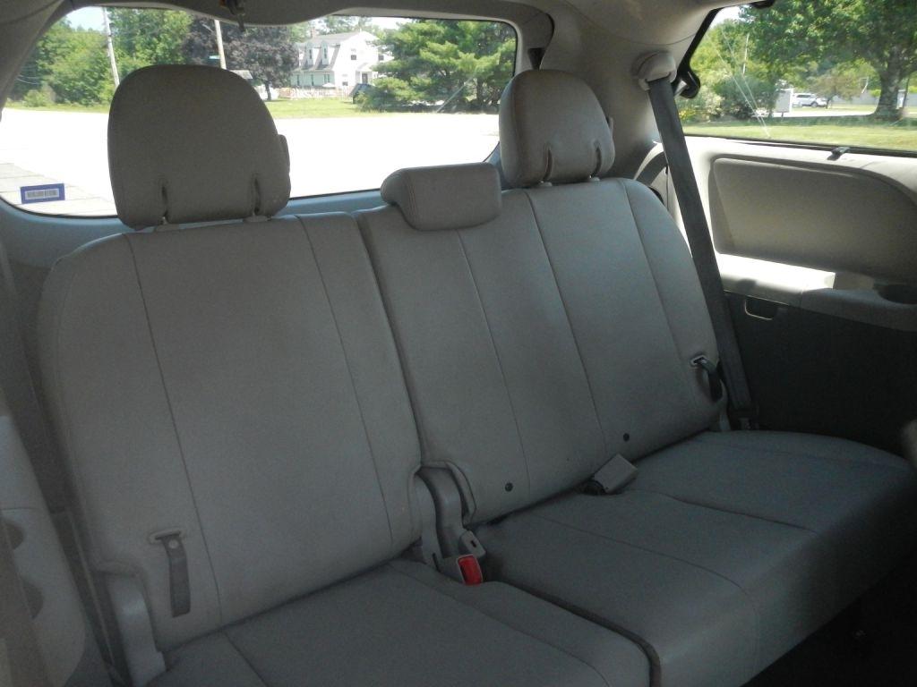 Toyota Sienna XLE FWD 8-Passenger V6 2013