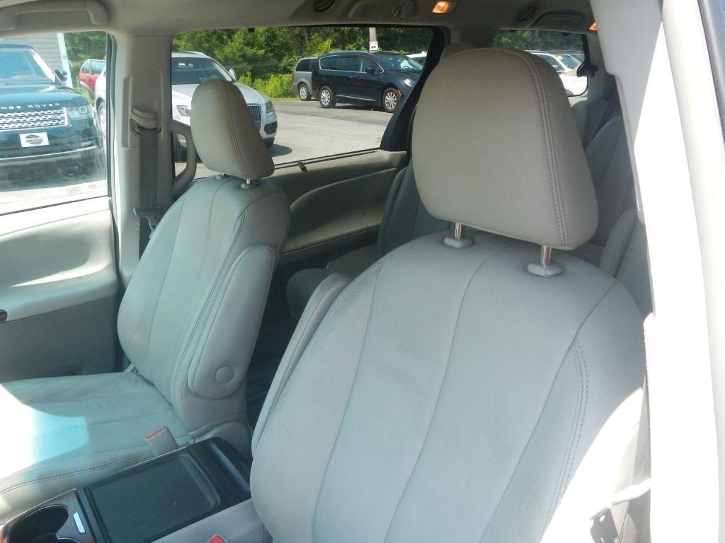 Toyota Sienna XLE FWD 8-Passenger V6 2013