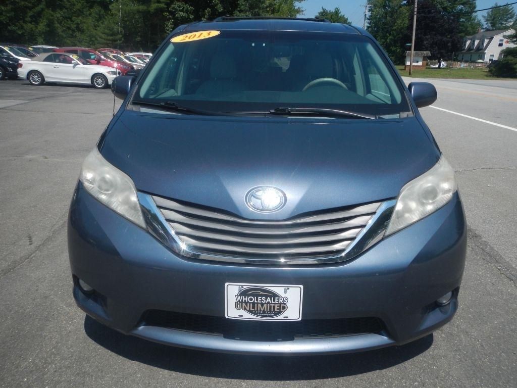 Toyota Sienna XLE FWD 8-Passenger V6 2013