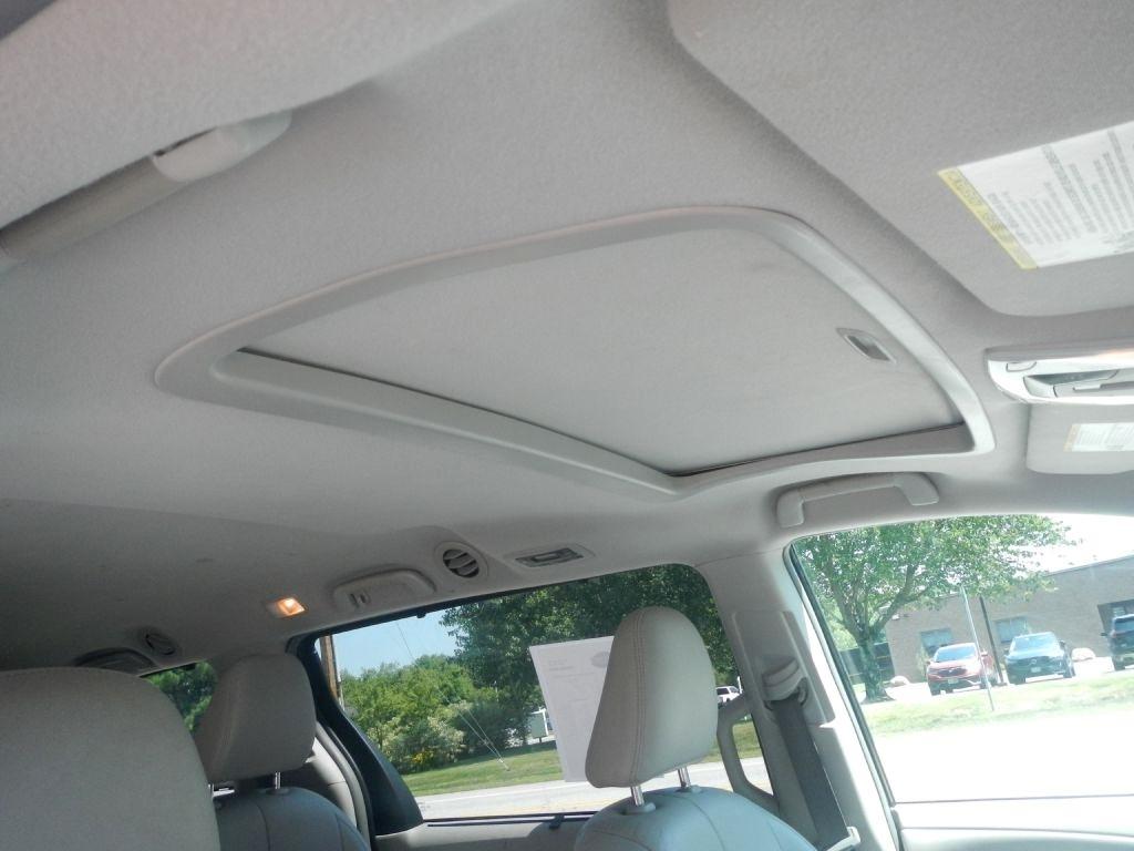 Toyota Sienna XLE FWD 8-Passenger V6 2013