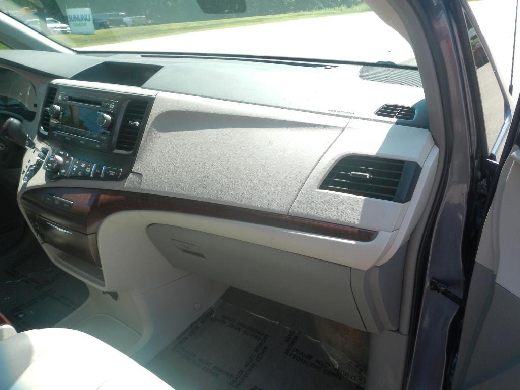 Toyota Sienna XLE FWD 8-Passenger V6 2013