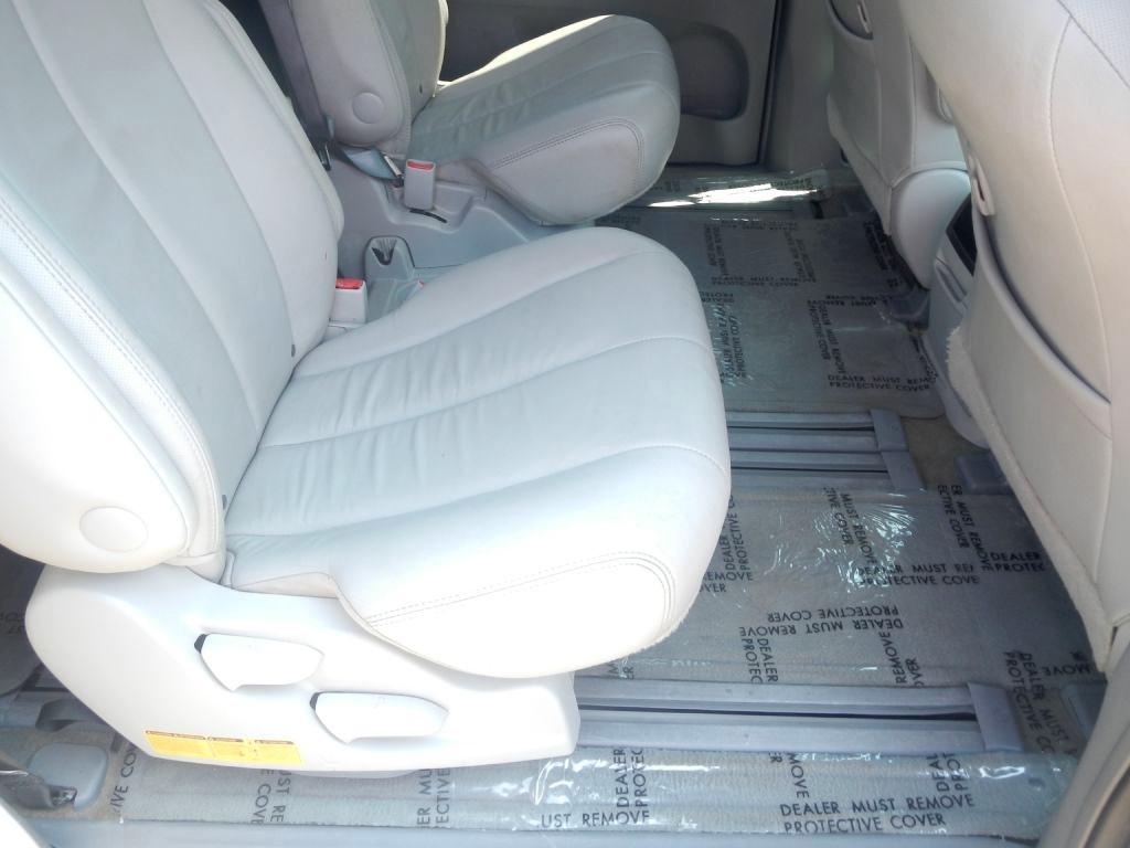 Toyota Sienna XLE FWD 8-Passenger V6 2013