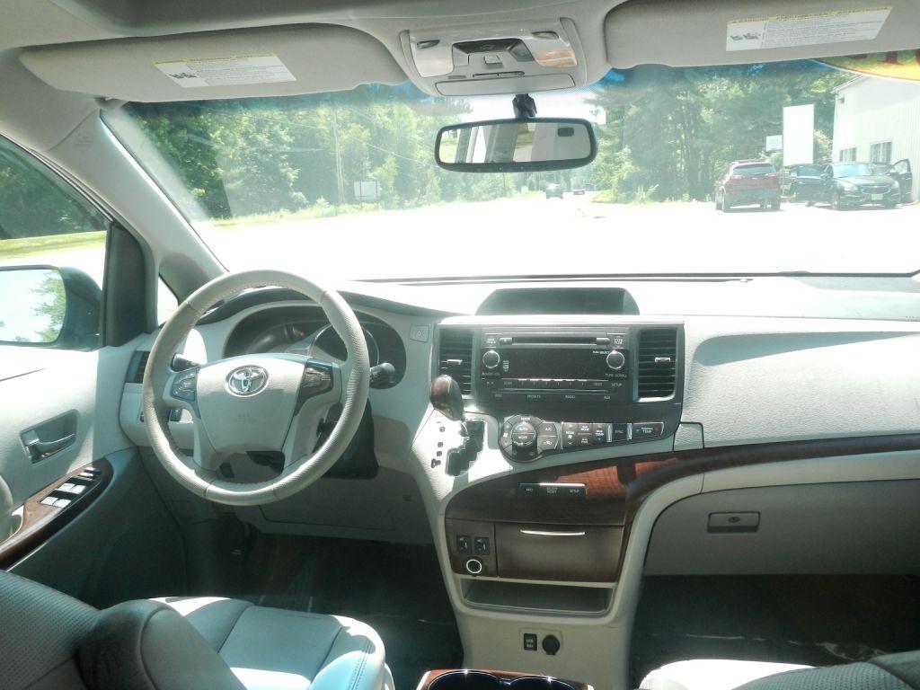 Toyota Sienna XLE FWD 8-Passenger V6 2013