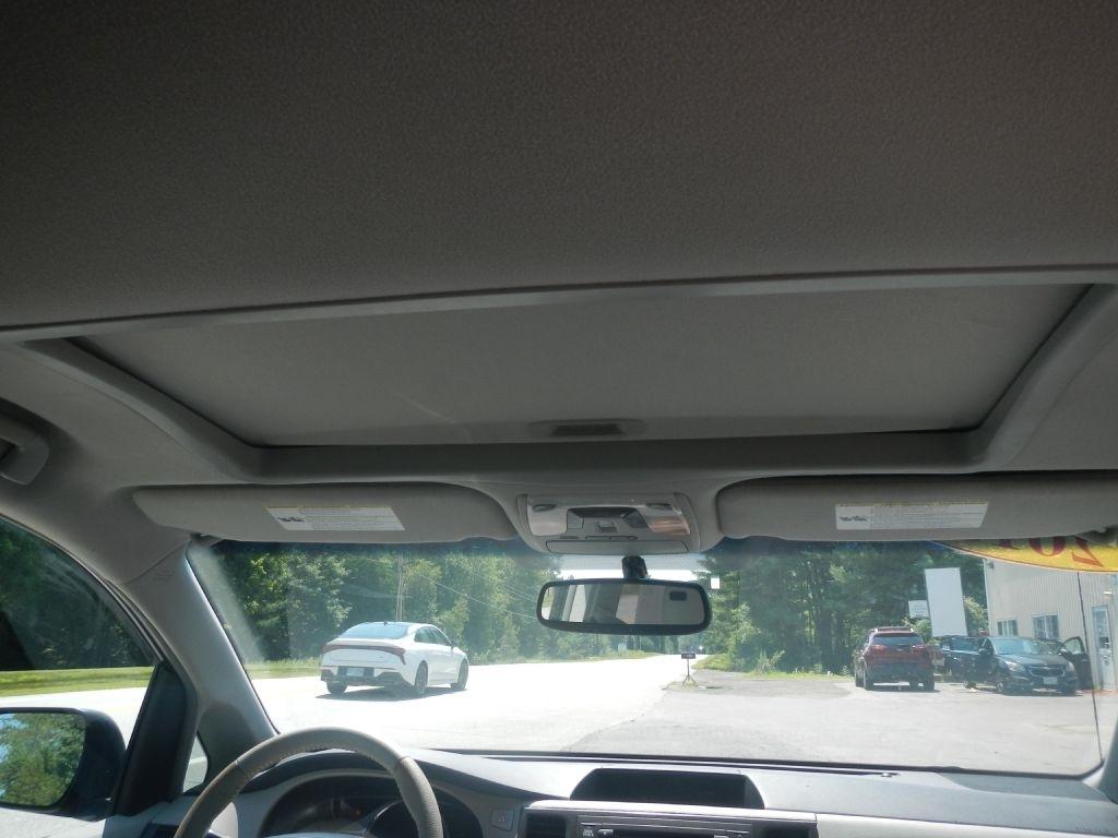Toyota Sienna XLE FWD 8-Passenger V6 2013