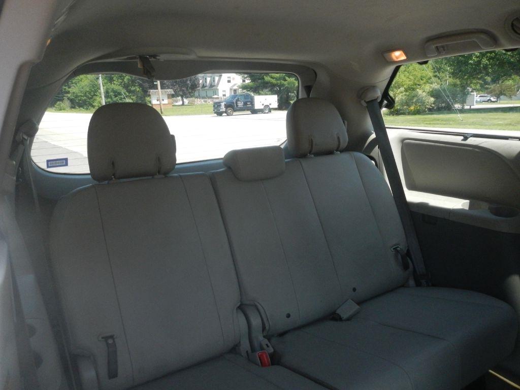 Toyota Sienna XLE FWD 8-Passenger V6 2013