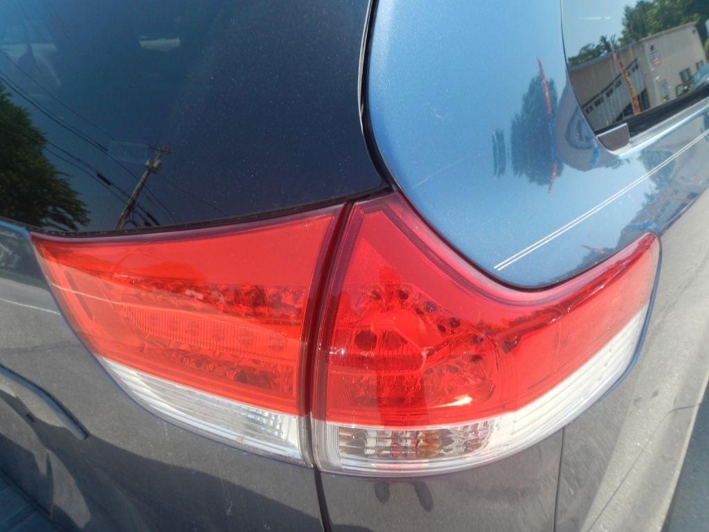Toyota Sienna XLE FWD 8-Passenger V6 2013