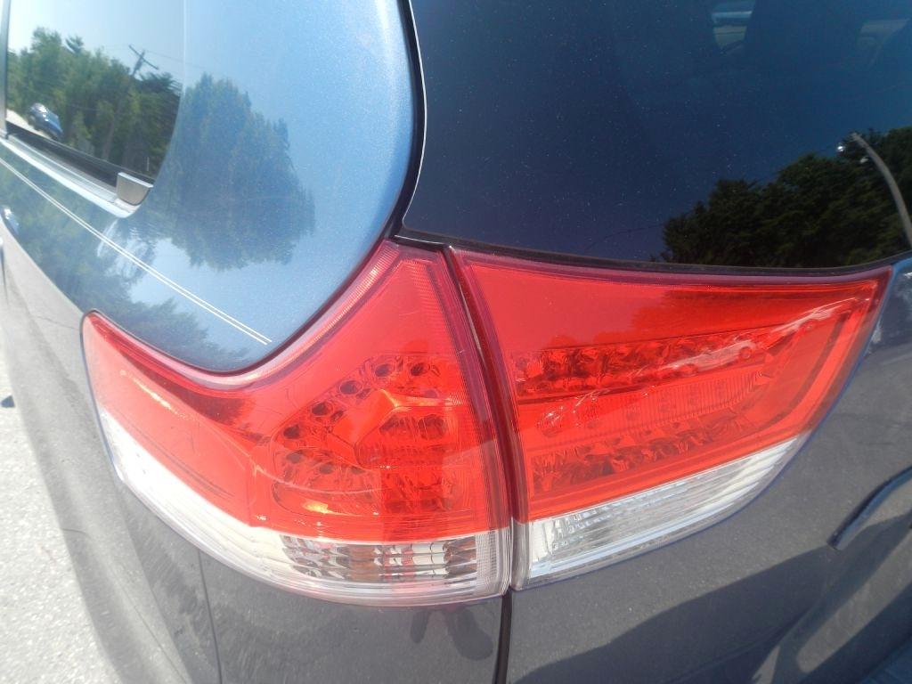 Toyota Sienna XLE FWD 8-Passenger V6 2013