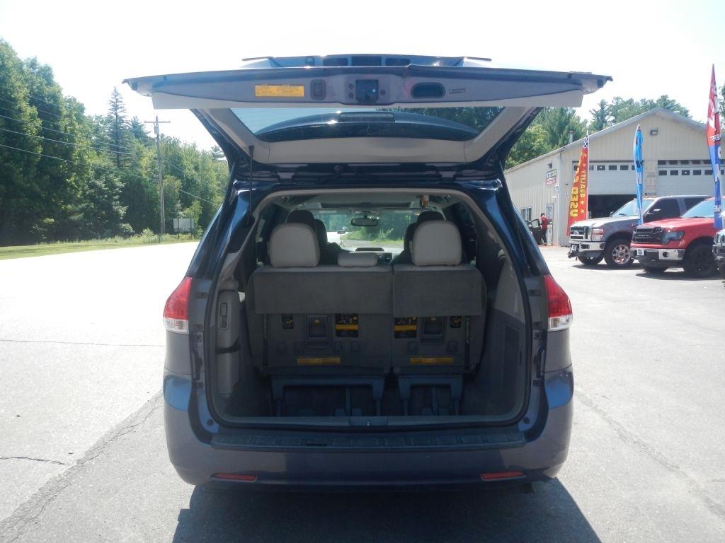 Toyota Sienna XLE FWD 8-Passenger V6 2013