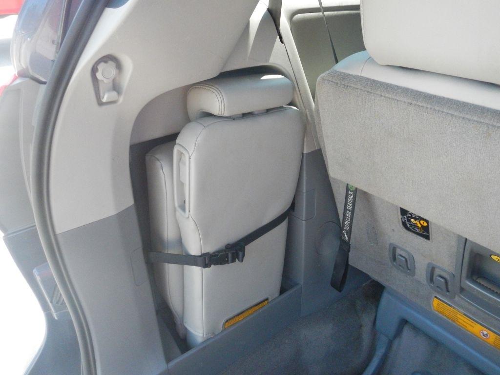 Toyota Sienna XLE FWD 8-Passenger V6 2013