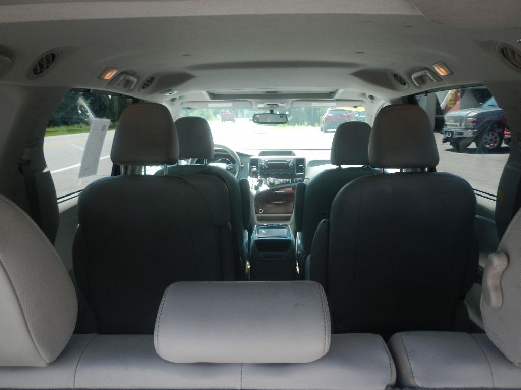 Toyota Sienna XLE FWD 8-Passenger V6 2013