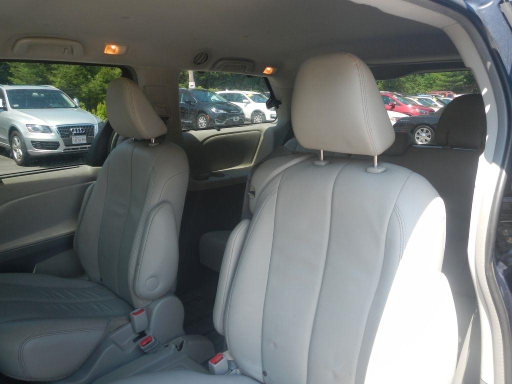 Toyota Sienna XLE FWD 8-Passenger V6 2013