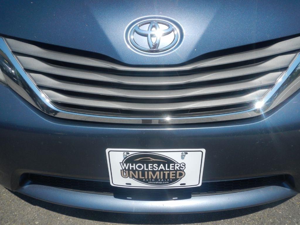 Toyota Sienna XLE FWD 8-Passenger V6 2013