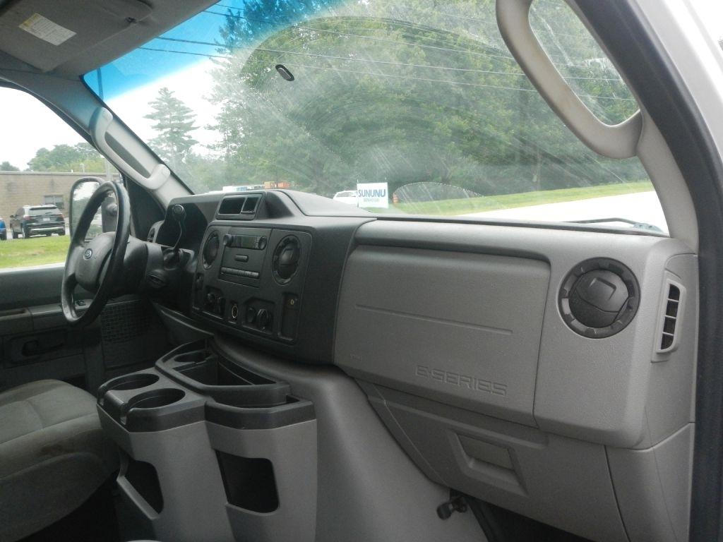 Ford Econoline E-350 Super Duty 2012