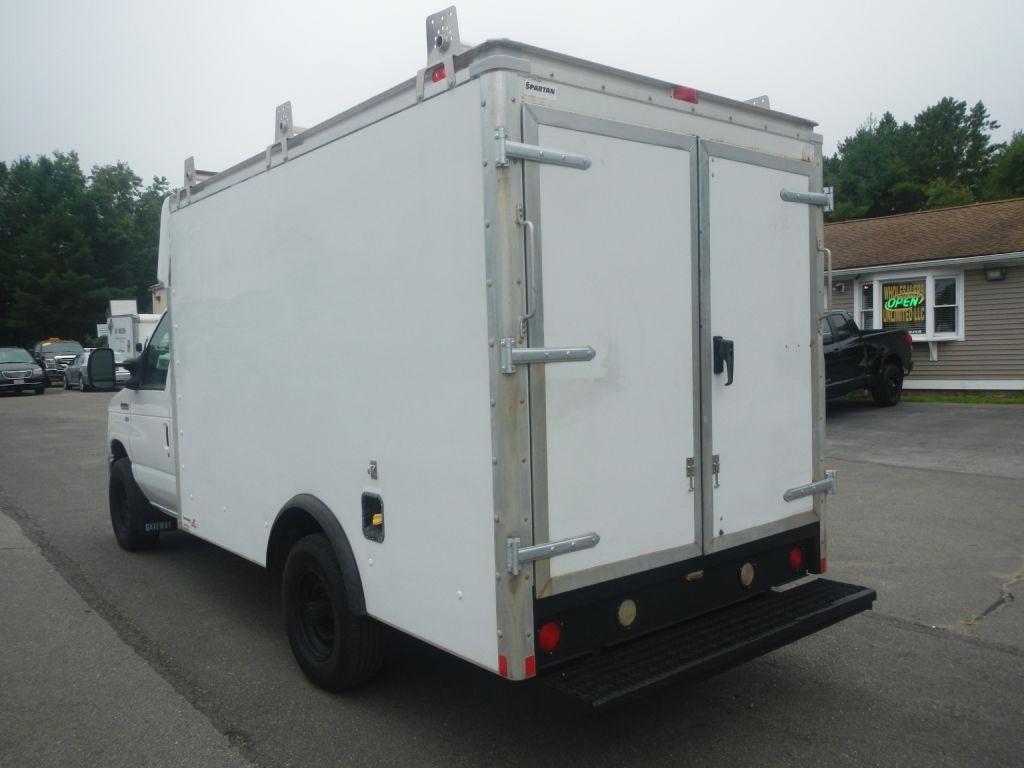 Ford Econoline E-350 Super Duty 2012