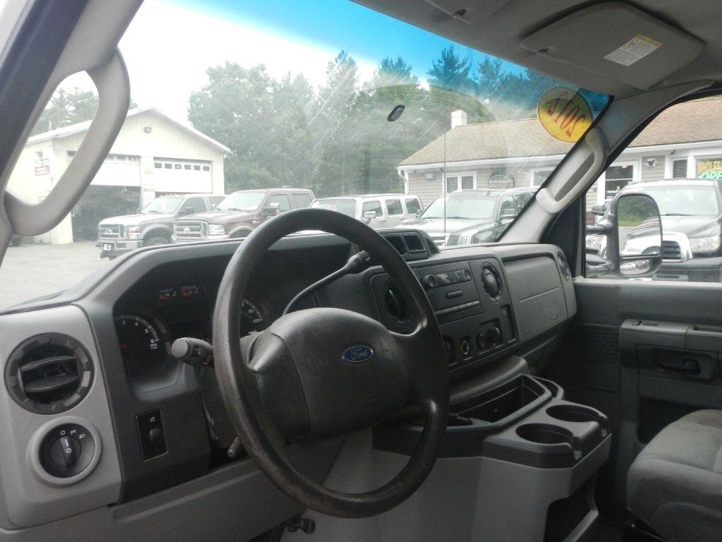 Ford Econoline E-350 Super Duty 2012