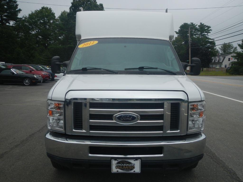 Ford Econoline E-350 Super Duty 2012