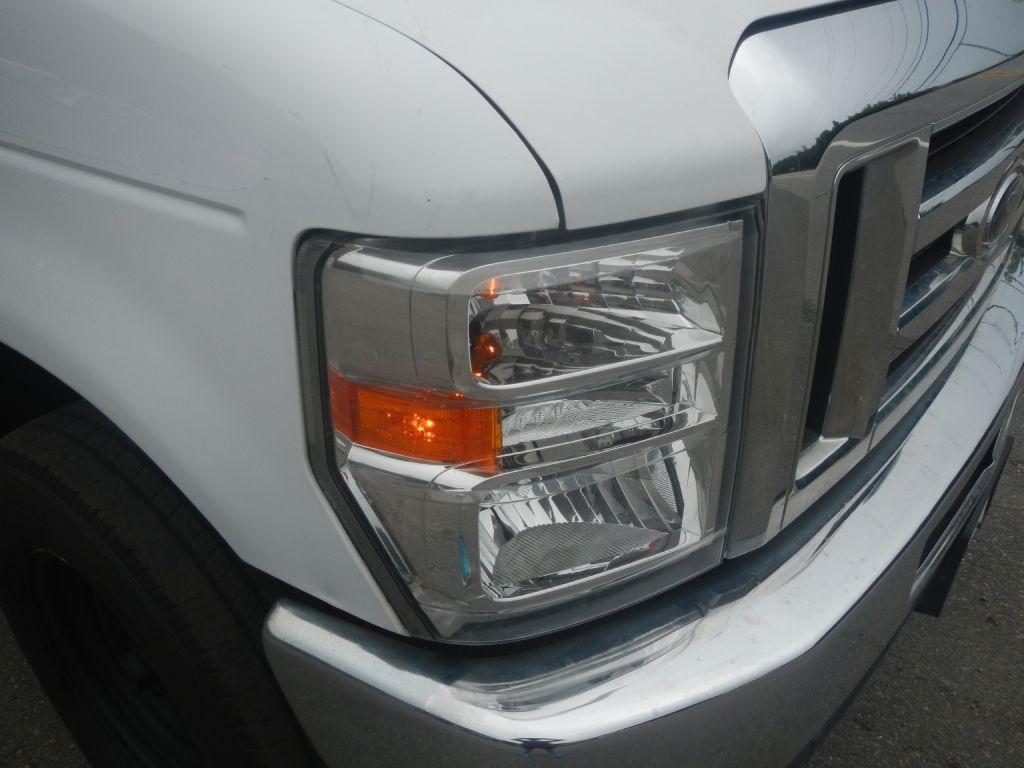 Ford Econoline E-350 Super Duty 2012