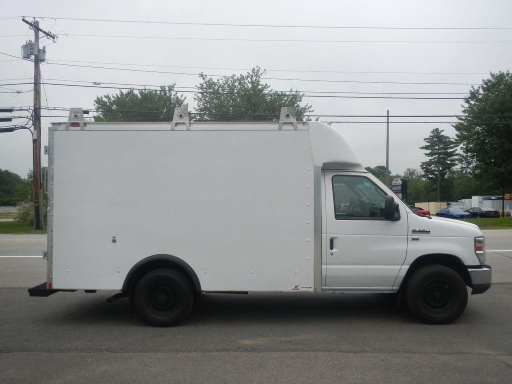 Ford Econoline E-350 Super Duty 2012