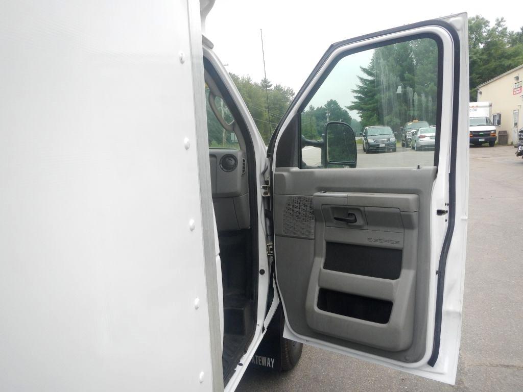 Ford Econoline E-350 Super Duty 2012