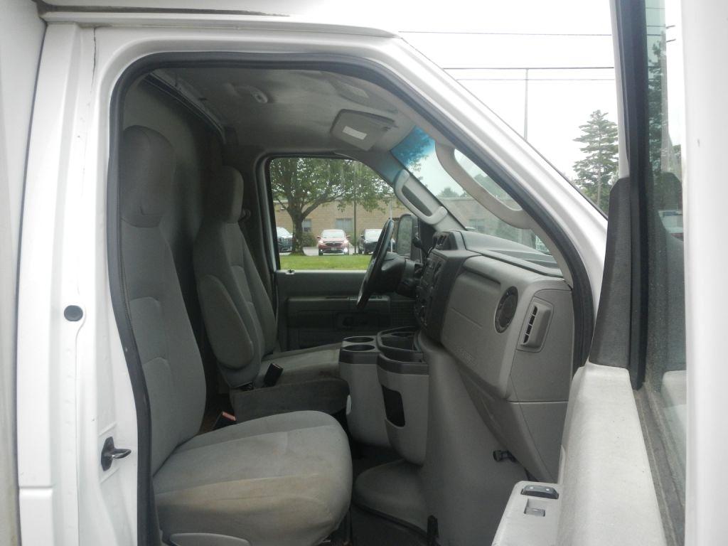 Ford Econoline E-350 Super Duty 2012