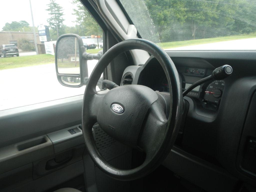 Ford Econoline E-350 Super Duty 2012