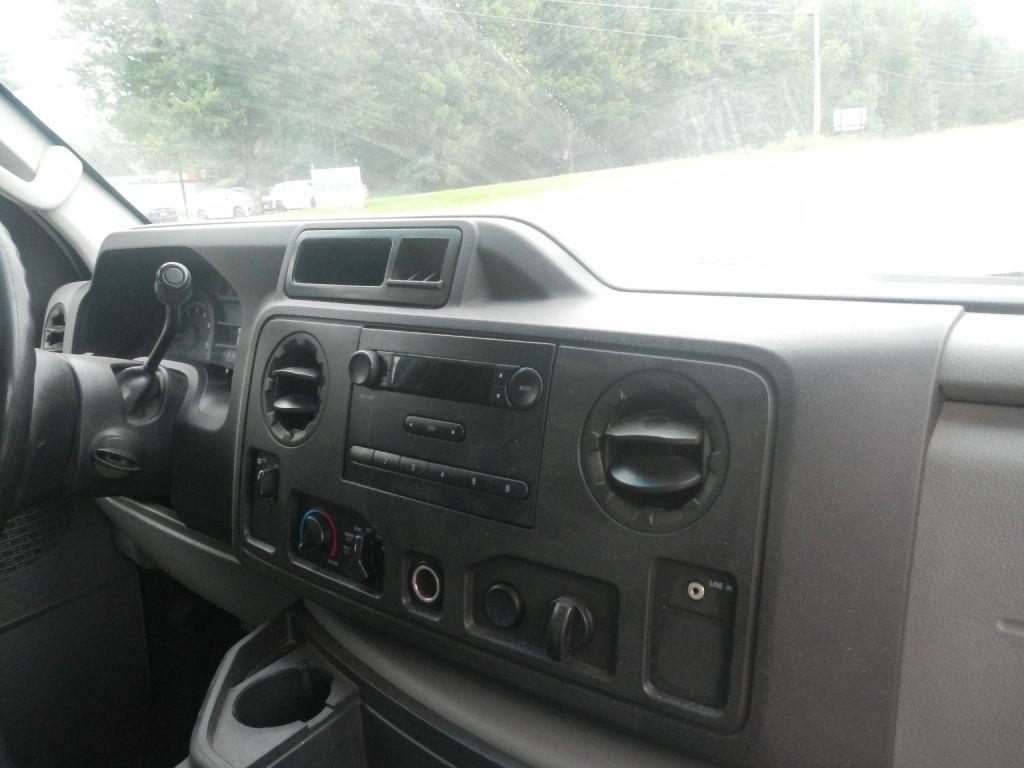 Ford Econoline E-350 Super Duty 2012