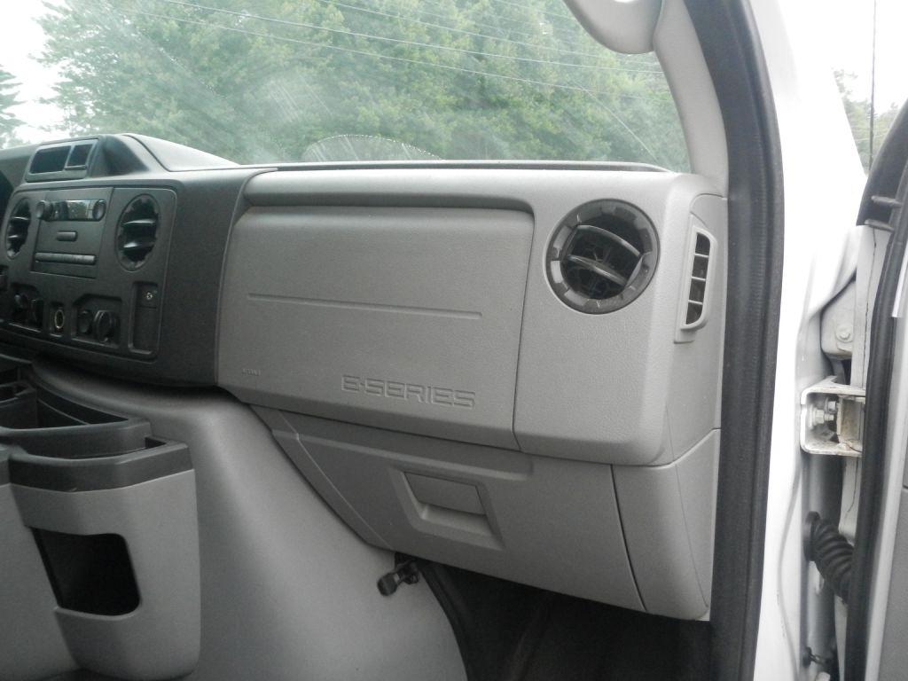 Ford Econoline E-350 Super Duty 2012