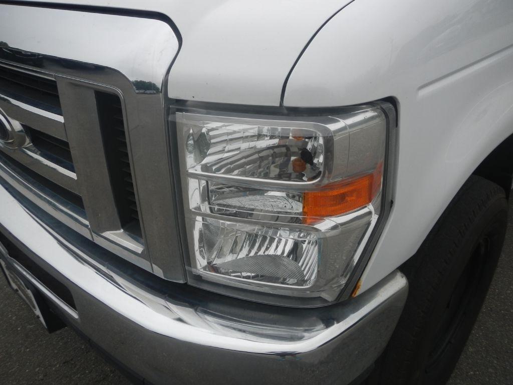 Ford Econoline E-350 Super Duty 2012