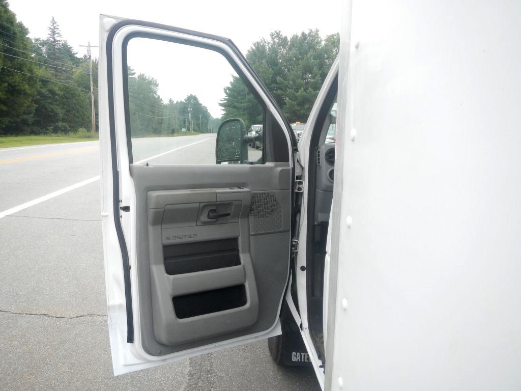 Ford Econoline E-350 Super Duty 2012