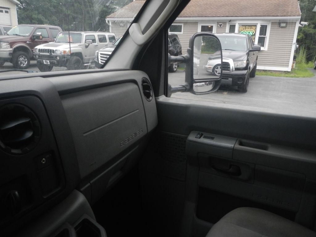 Ford Econoline E-350 Super Duty 2012