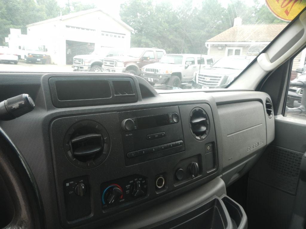 Ford Econoline E-350 Super Duty 2012