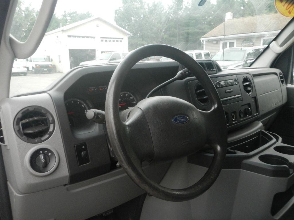 Ford Econoline E-350 Super Duty 2012