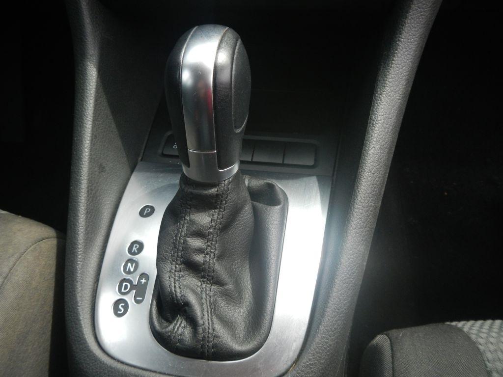 Volkswagen Jetta SportWagen 2.5L SE PZEV 2014