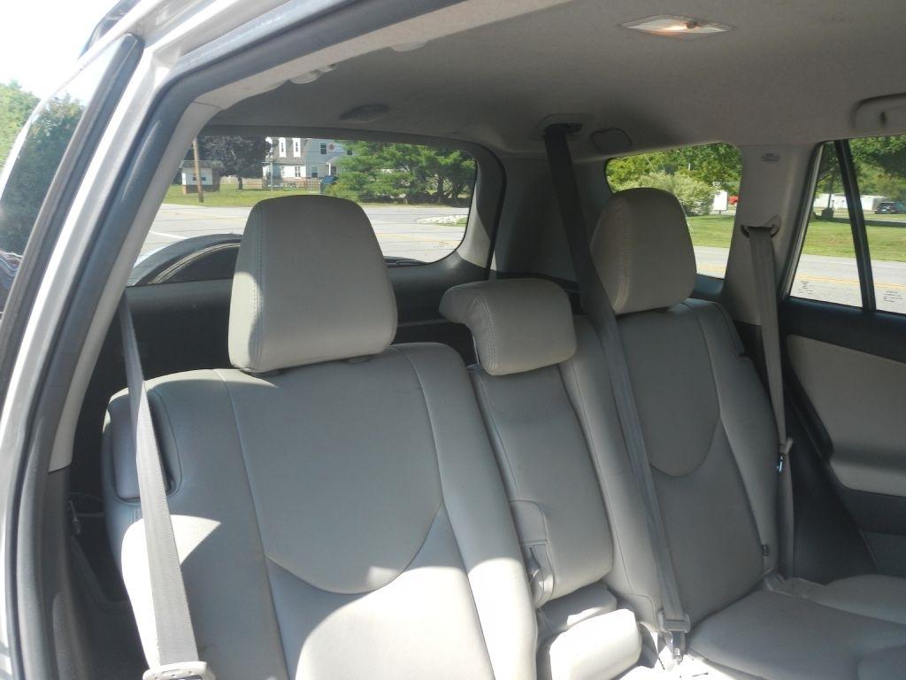 Toyota RAV4 Base I4 4WD 2012